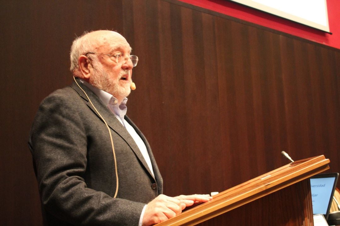 Gonzalo Borrás, en una charla del ciclo de catedráticos eméritos de la Universidad de Zaragoza