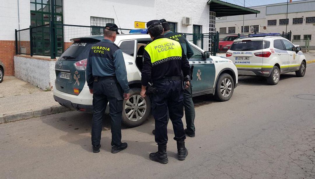 La Guardia Civil detiene a una persona como presunta autora de varios robos cometidos en Alcaudete el pasado mes de mayo.