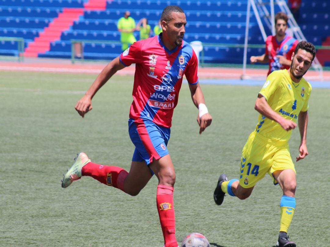 Matheus en el partido contra la UD Las Palmas-C.