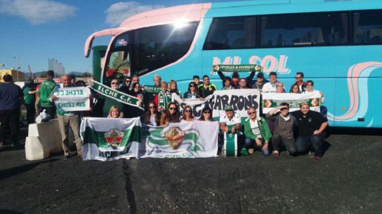 Aficionados del Elche en un viaje con el equipo