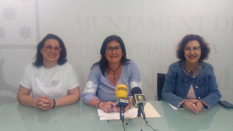 De izquierda a derecha: Isabel Gallego, María Mut (portavoz) y Pepa Sivera.