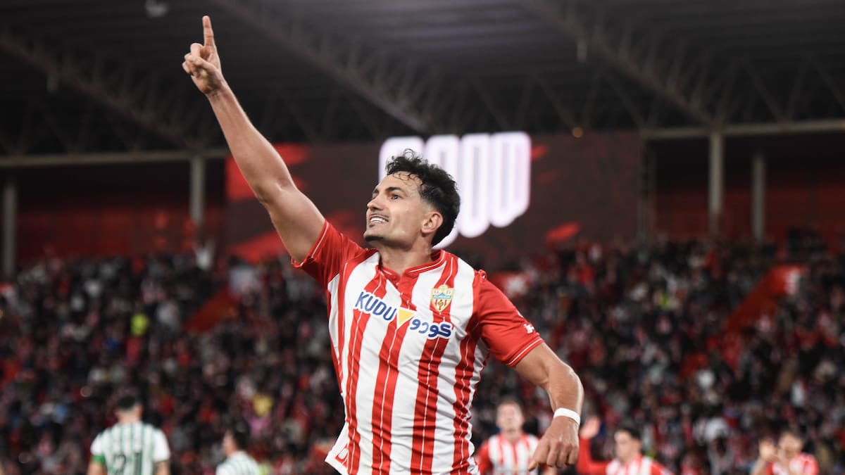 Álex Muñoz vuelve a hacer historia, ahora en el Almería