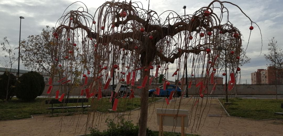Árbol de los Deseos a las puertas del centro