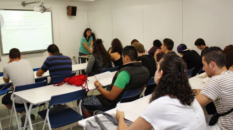 Creu la Generalitat que la demanda de majors de 25 i 45 anys es reduirà a mínims.