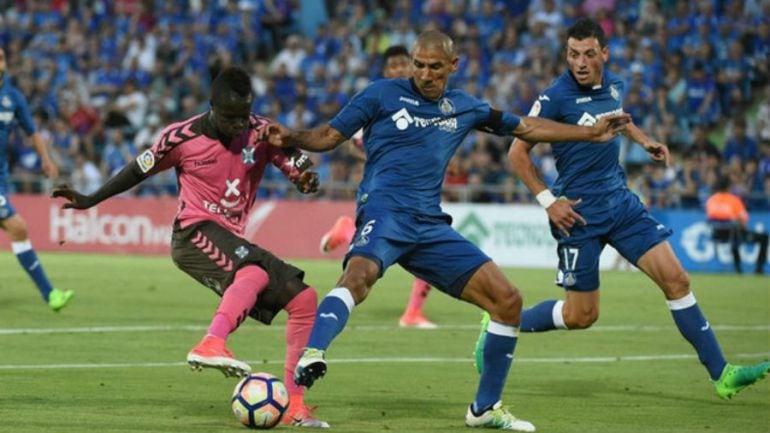 El defensa argentino Daniel &#039;Cata&#039; Díaz, durante el encuentro de vuelta de la final por el ascenso ante el Tenerife