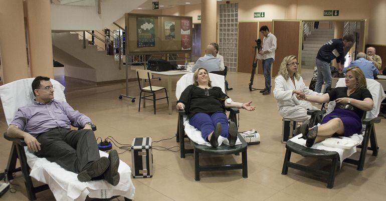 Donación de sangre en un centro de salud de la provincia.