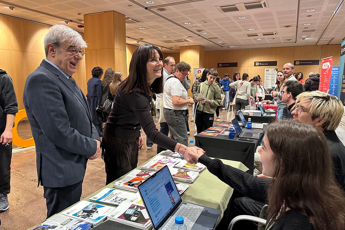 La ministra Mònica Bonell amb Ladislau Baró en la inauguració del saló Connecta
