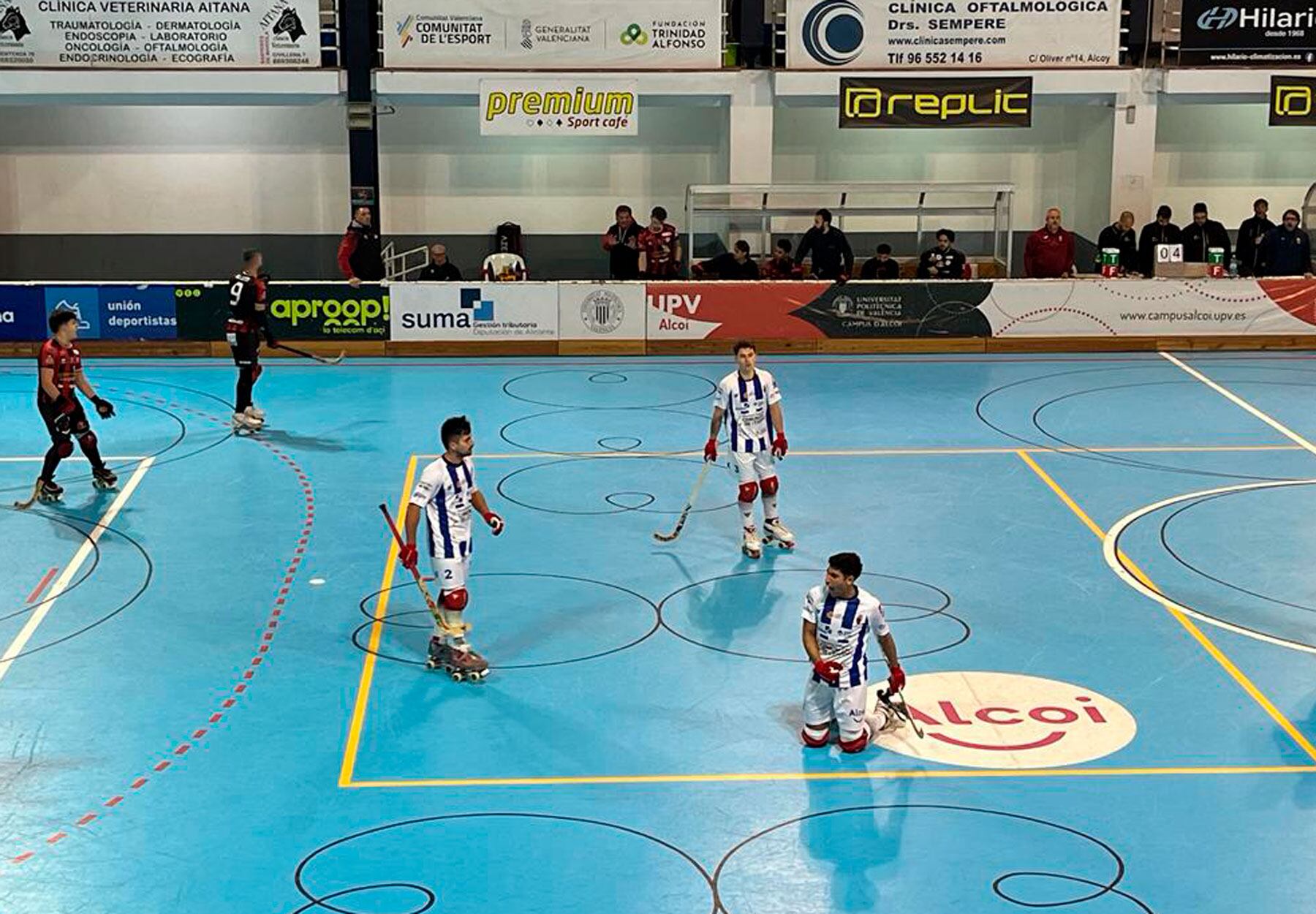 Celebración de uno de los goles del Patín Alcodiam Salesianos frente al Sarzana italiano