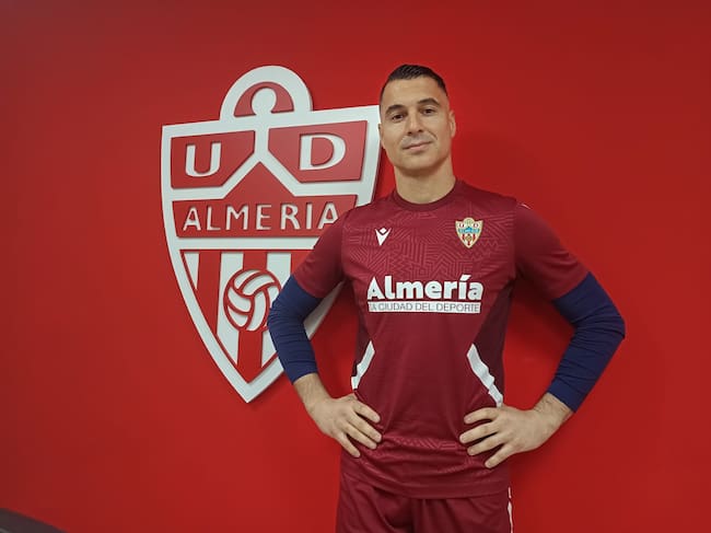 Posando para LA VOZ en los estudios de UDA Radio.