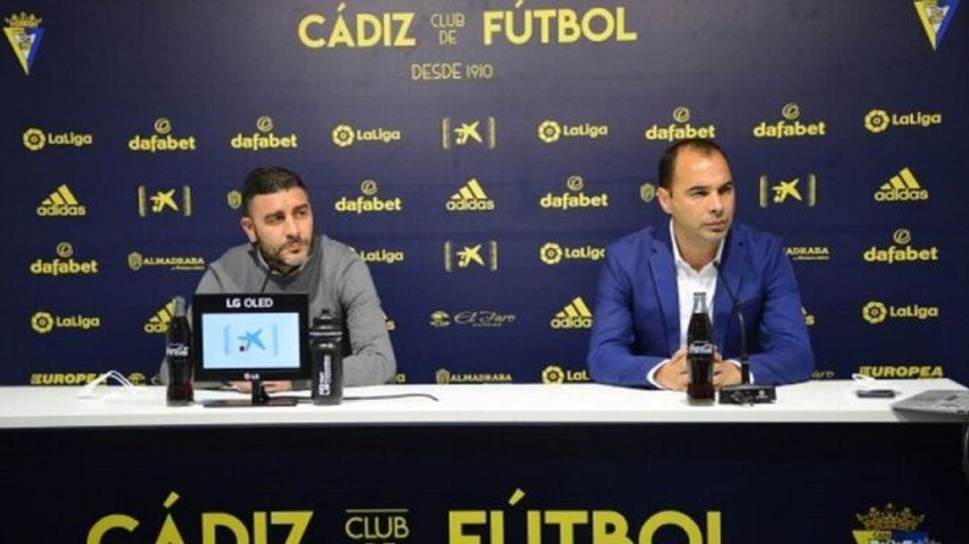 Enrique Ortíz y Jorge Cordero trabajan en la confeción de la plantilla del Cádiz CF