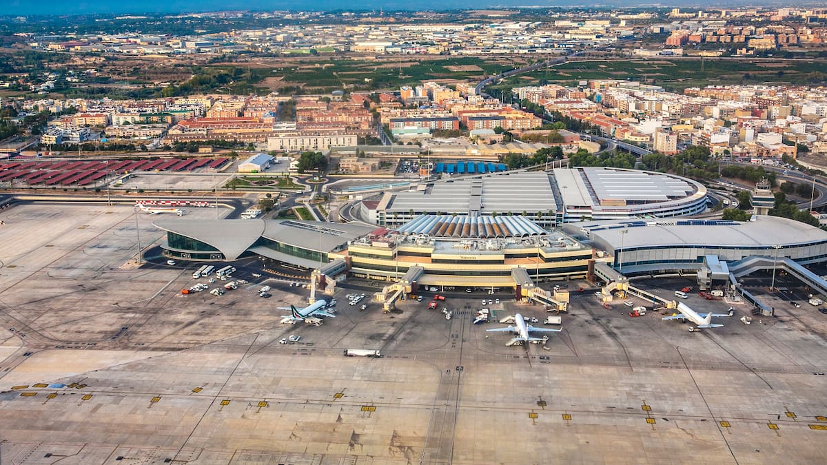El Ayuntamiento de Manises se opone a la ampliación del aeropuerto de Valencia y avisa de que sería "inviable"