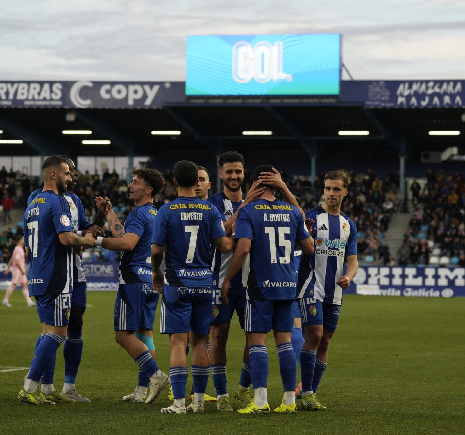 La Ponferradina mantiene la tercera plaza tras golear a la Segoviana (4-0)