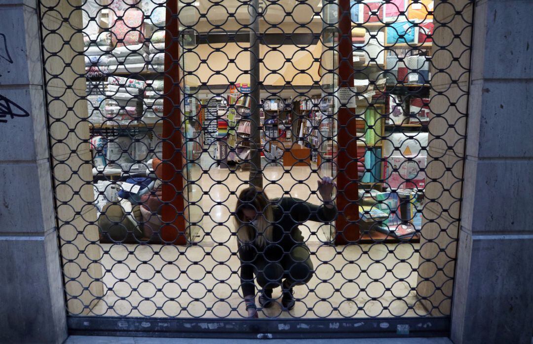 Tiendas y bares cierran en Málaga