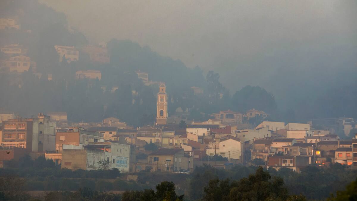 Los pueblos afectados por el incendio de Montitxelvo intentan volver a la normalidad tras la devastación