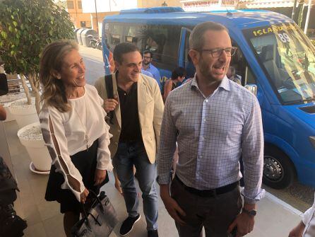 Javier Maroto a su llegada al encuentro con los simpatizantes de Ibiza