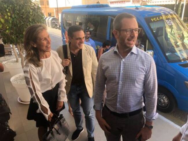 Javier Maroto a su llegada al encuentro con los simpatizantes de Ibiza