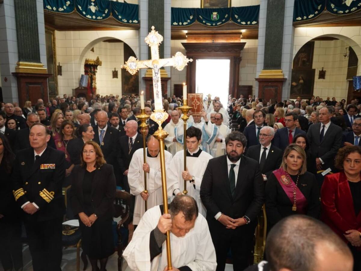 Homenaje a Francisco Montesinos y recuerdo a la movilización por la DANA en la Ofrenda de la Onza de Oro