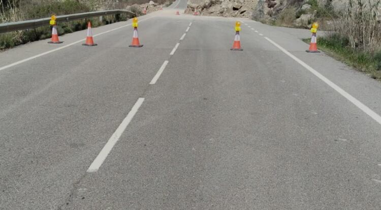 La A-139 continúa cortada al tráfico.