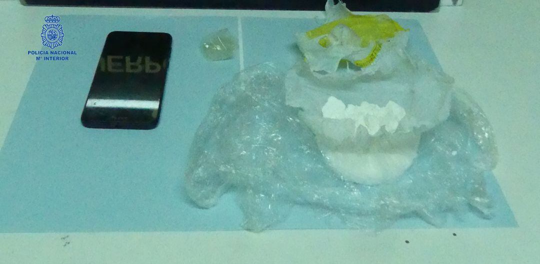 La dona detinguda transportava per via intravaginal 80 grams de cocaïna