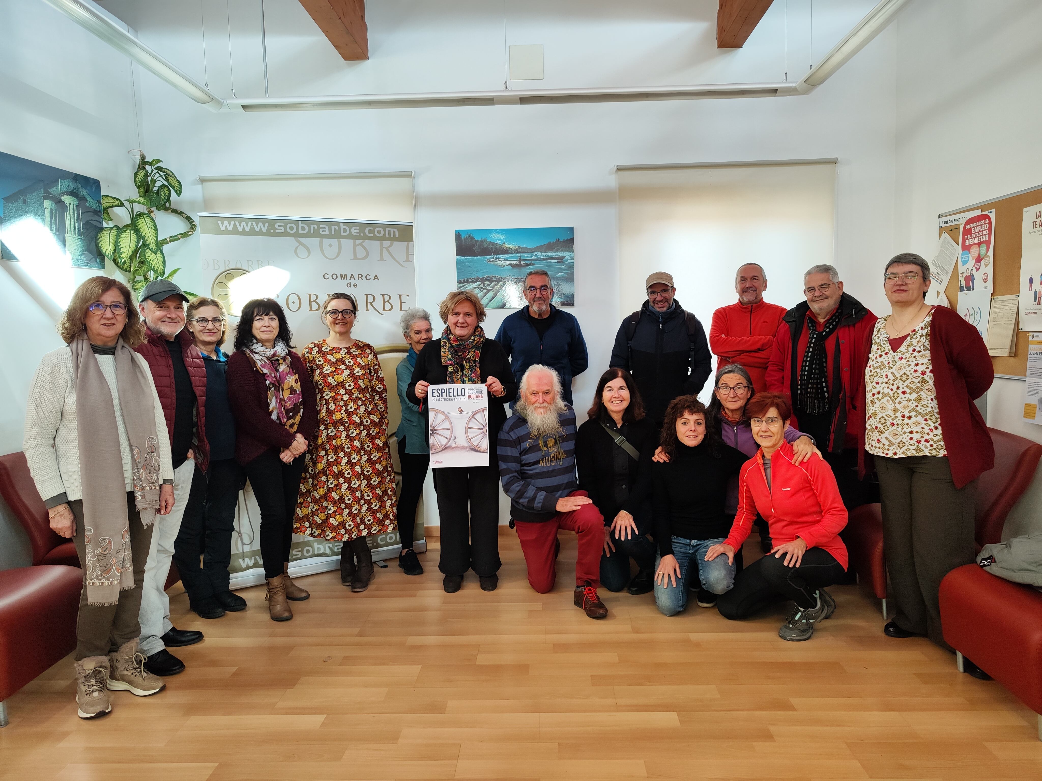 El jurado de Espiello con el cartel ganador