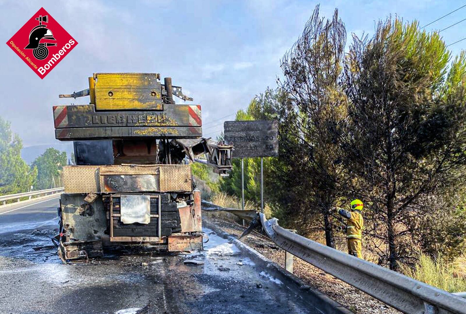 Estado del camión tras sofocar el incendio