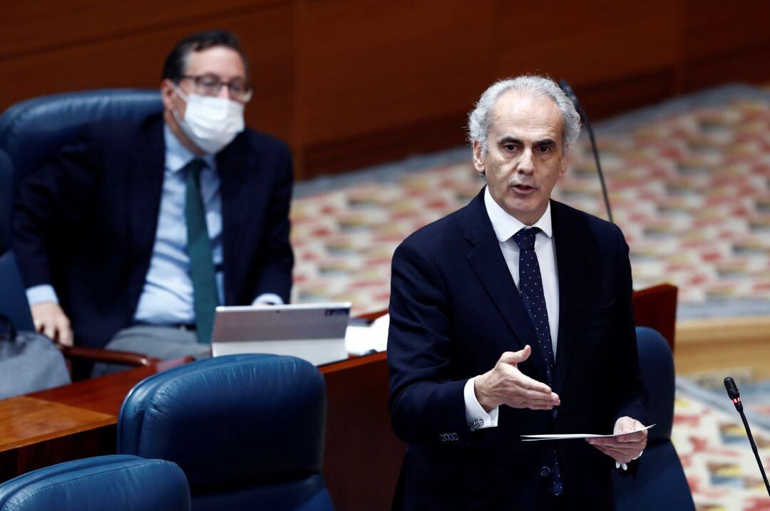 El consejero de Sanidad, Enrique Ruiz Escudero, durante su intervención este martes en la sesión de control al ejecutivo regional en la Asamblea de Madrid.