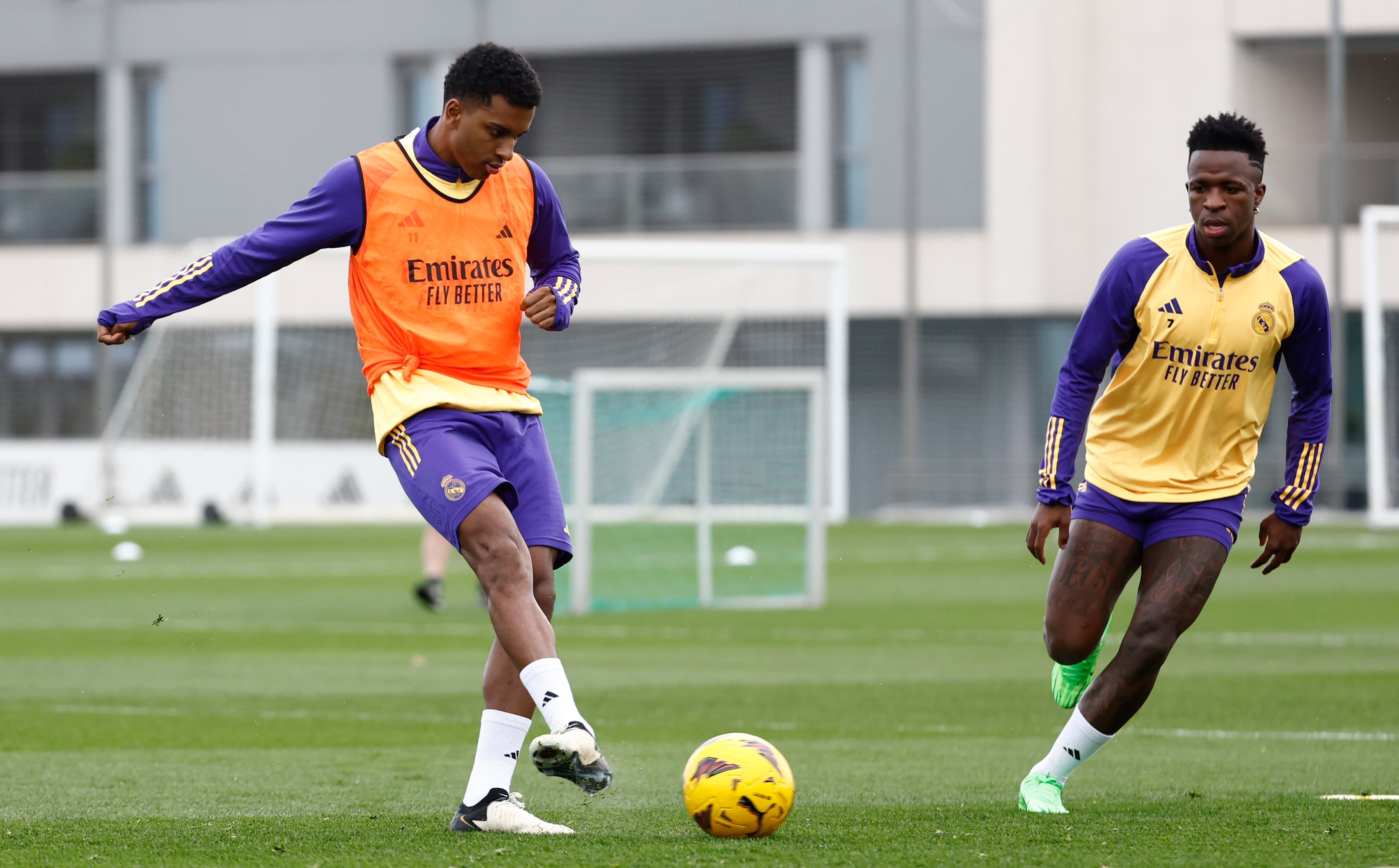 Rodrygo Goes y Vinicius Junior durante un entrenamiento del Real Madrid