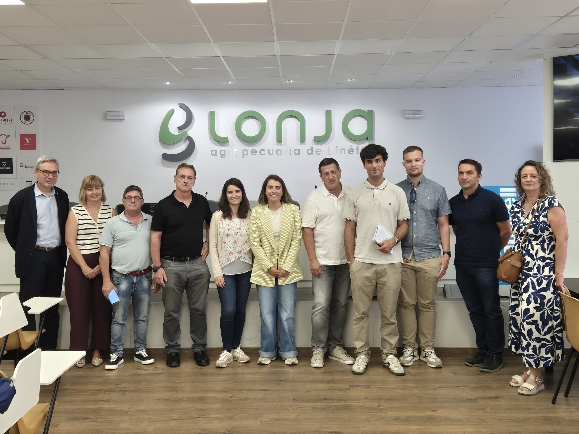 Foto de familia de organizadores y ponentes en la jornada