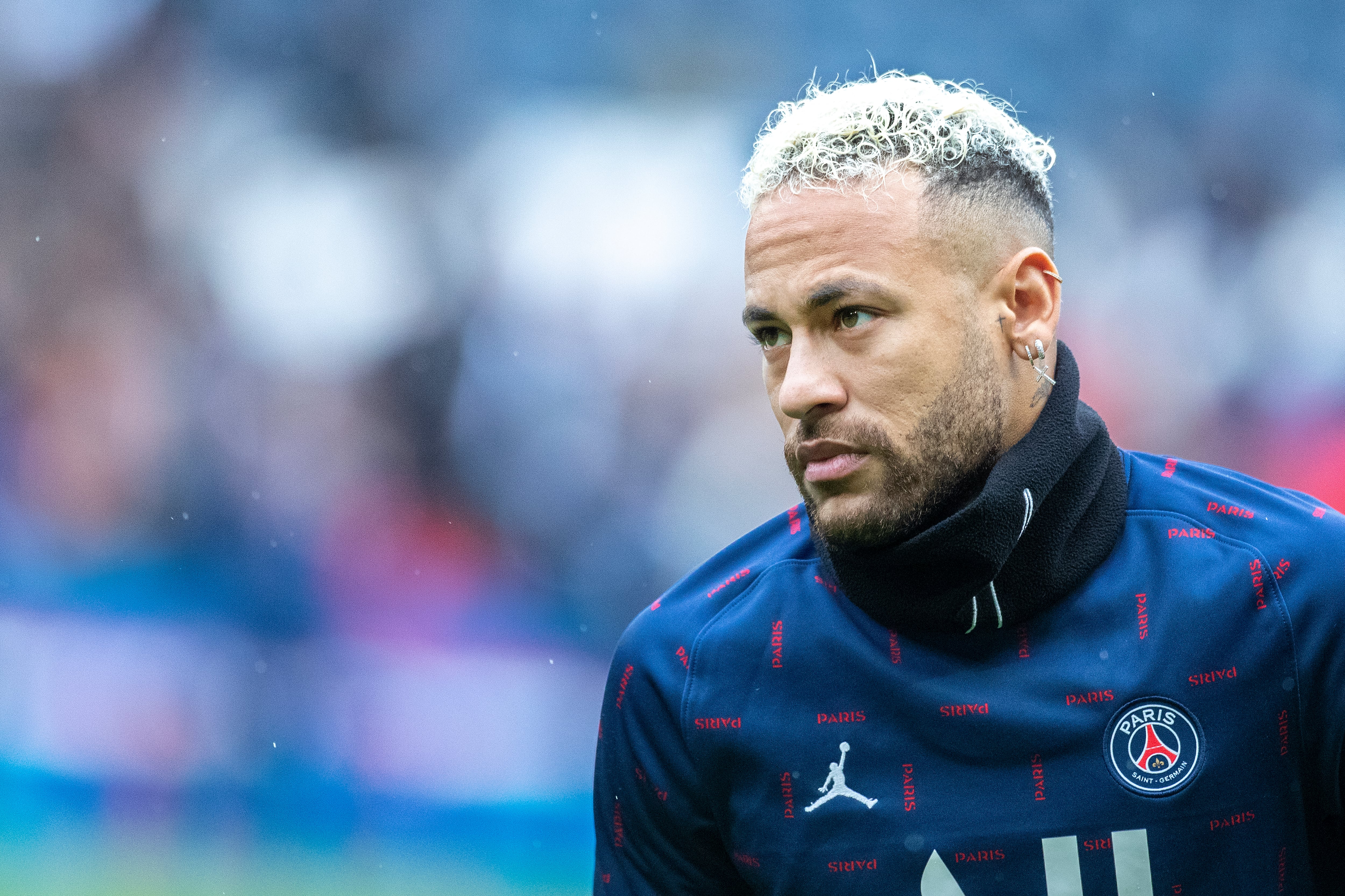 Neymar, durante el calentamiento del partido entre el PSG y el Bordeaux / (Photo by Tim Clayton/Corbis via Getty Images)