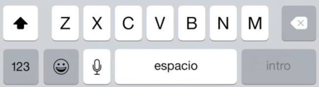 El botón de ‘emoji’ aparece en el teclado cuando se activa desde preferencias