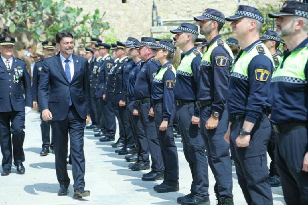 El alcalde Luis Barcala en el día de la Policía Local 