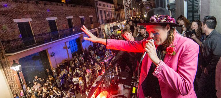 Win Butler, de Arcade Fire, durante el homenaje ofrecido a David Bowie el pasado 16 de enero en New Orleans 