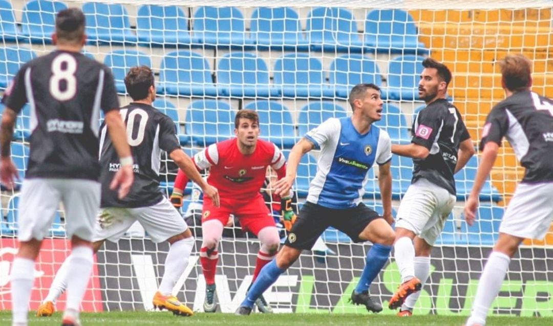 Buigues defendiendo la portería del Hércules CF, en el Rico Pérez