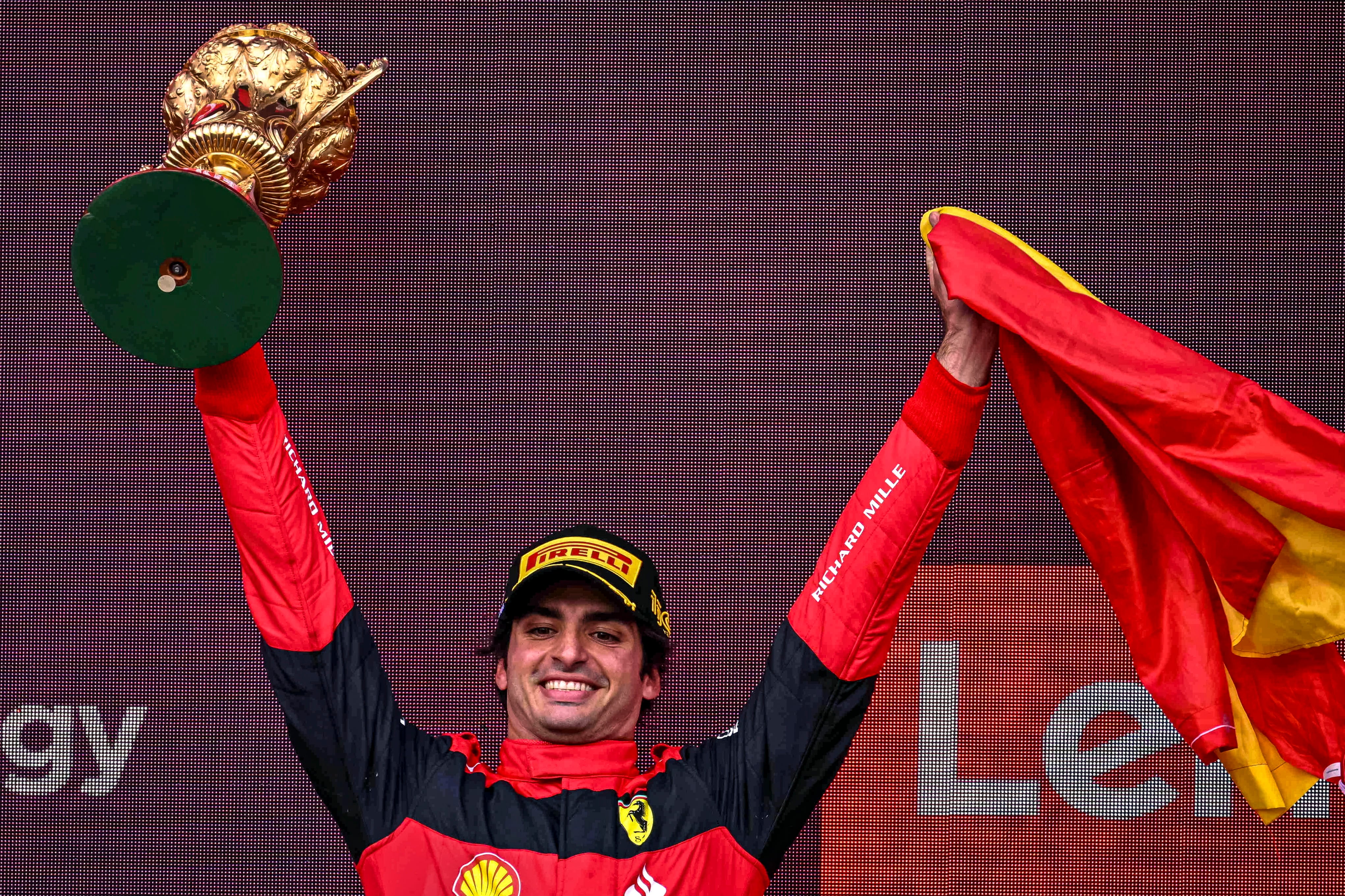 Carlos Sainz, celebrando su primera victoria en Fórmula 1 en Silverstone