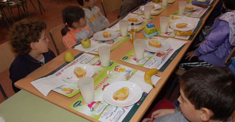 Niños participando en el programa Desayuno saludable 