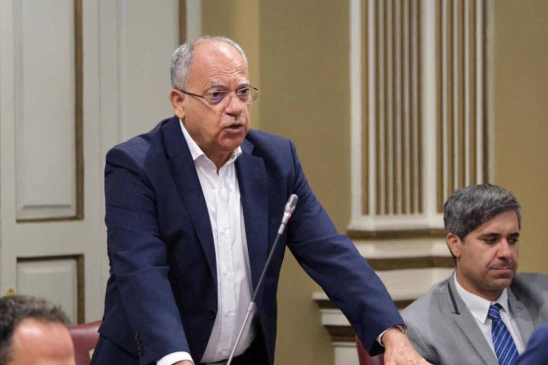 Casimiro Curbelo, presidente del Cabildo de La Gomera, durante una intervención en el Parlamento de Canarias