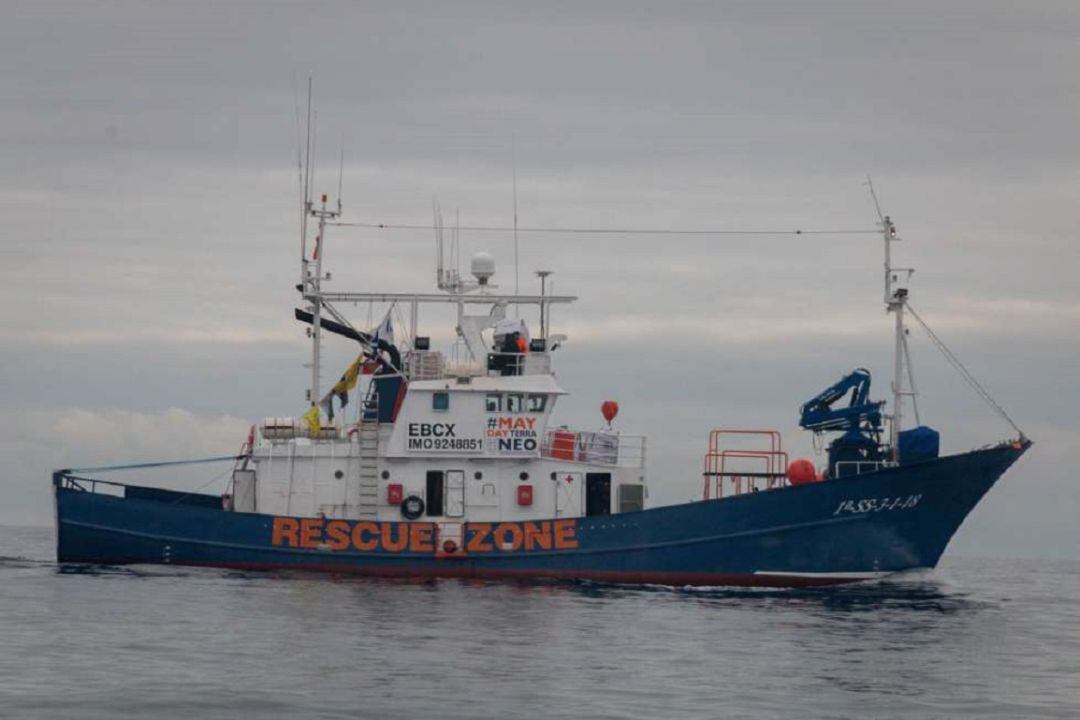 Los guardacostas han explicado en un comunicado que el miércoles se realizó una inspección a bordo &quot;con el objetivo de verificar el cumplimiento de las normas en materia de seguridad de navegación y protección del medio ambiente&quot;.