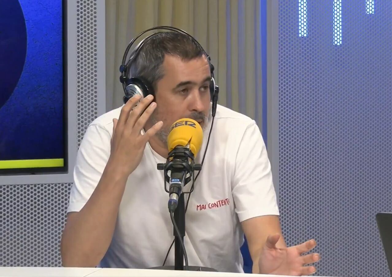 El periodista Carlos Cué durante un programa de 'Hora 25'