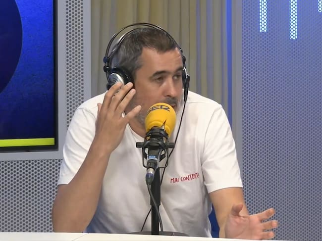 El periodista Carlos Cué durante un programa de 'Hora 25'