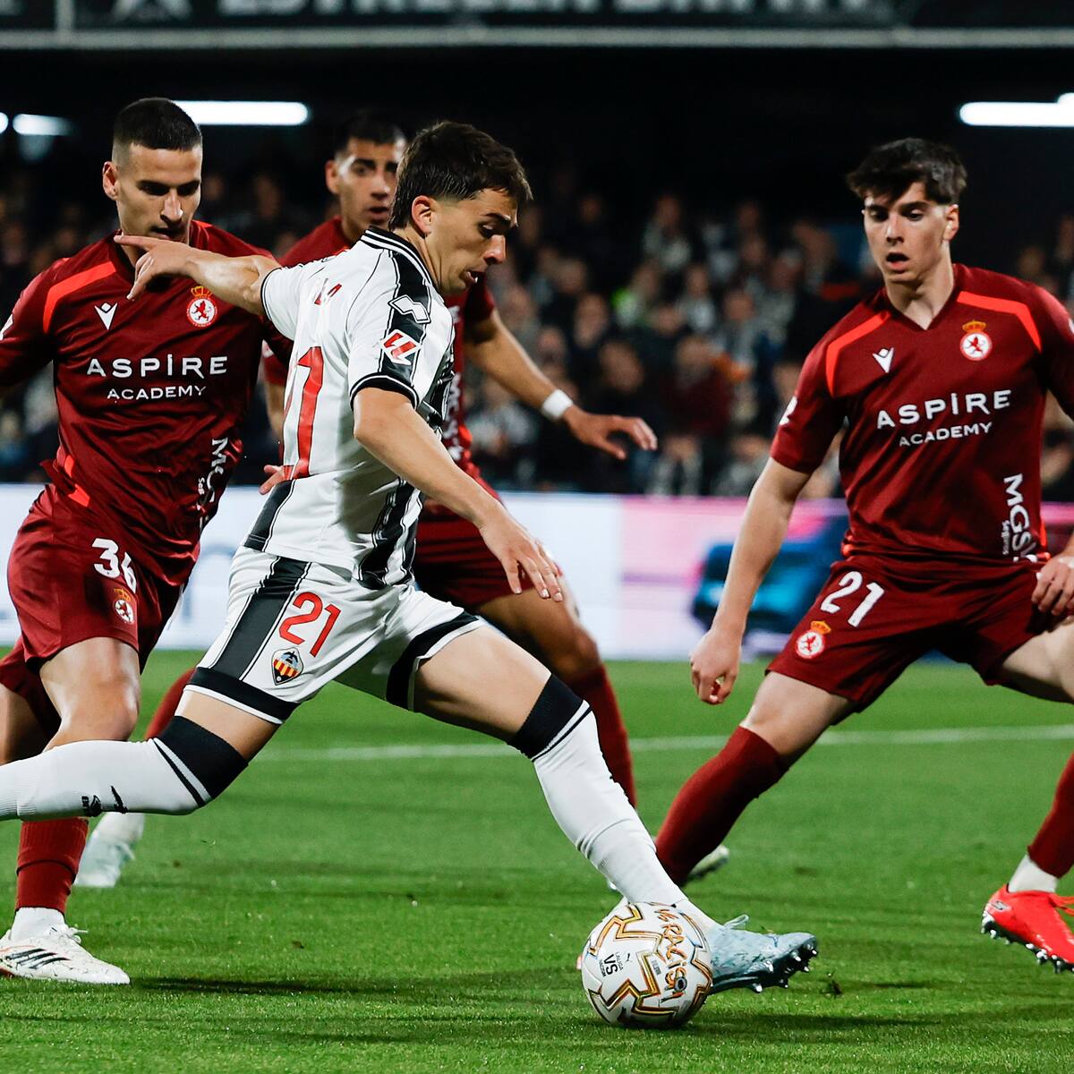 El C.D.Castellón sella la permanencia virtual y aspira a seguir peleando por el ascenso