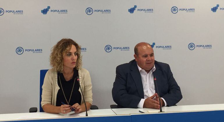 Rueda de prensa de Marta Nievas y José Robles en el PP de Granada