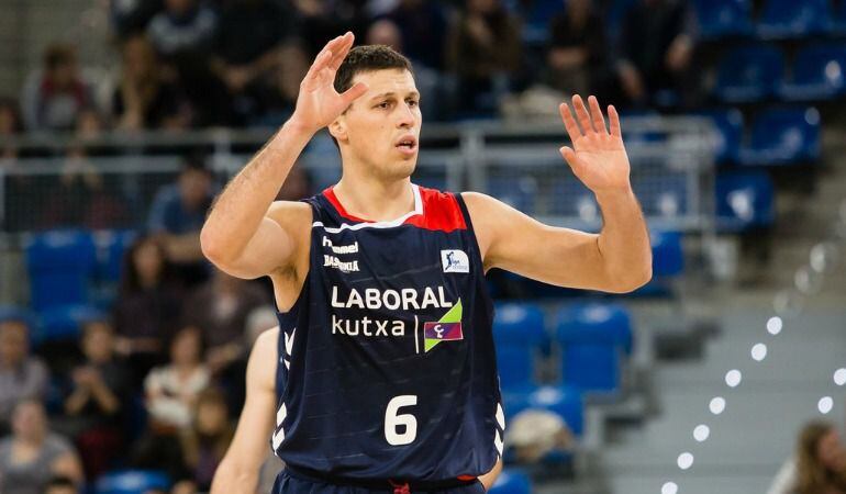 Darko Planinic ha sido dado de alta debido a la lesión de Bourousis.