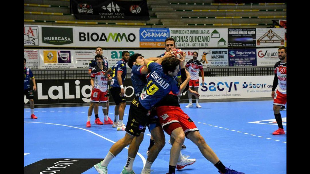 El ABANCA Ademar luchará por la tercera plaza hasta el final