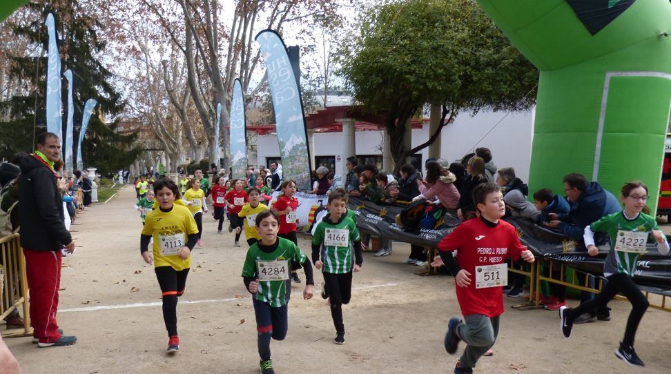 Más de 300 niños participaron en el Memorial Alós en las carreras de atletismo divertido
