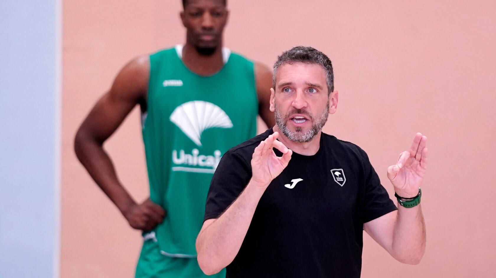 El técnico del Unicaja Ibon Navarro, designado mejor entrenador del mes de abril por la Asociación de Entrenadores