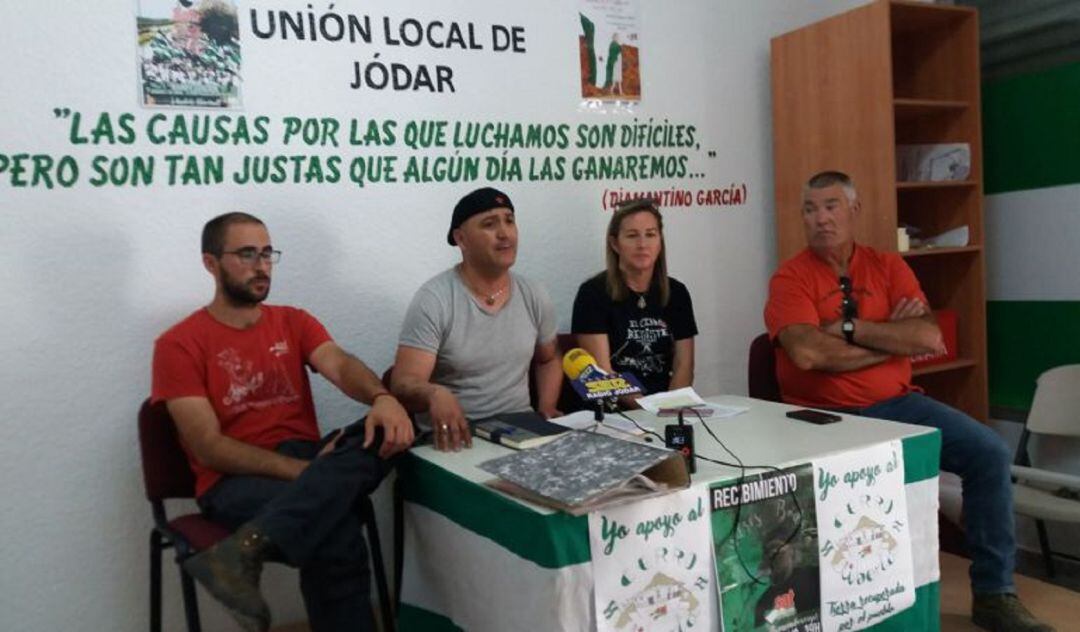 Momento de la rueda de prensa en la que Andrés Bódalo era presentado como responsable local del SAT, el pasado 11 de mayo de 2018, acompañado de Curro Moreno y María Montávez