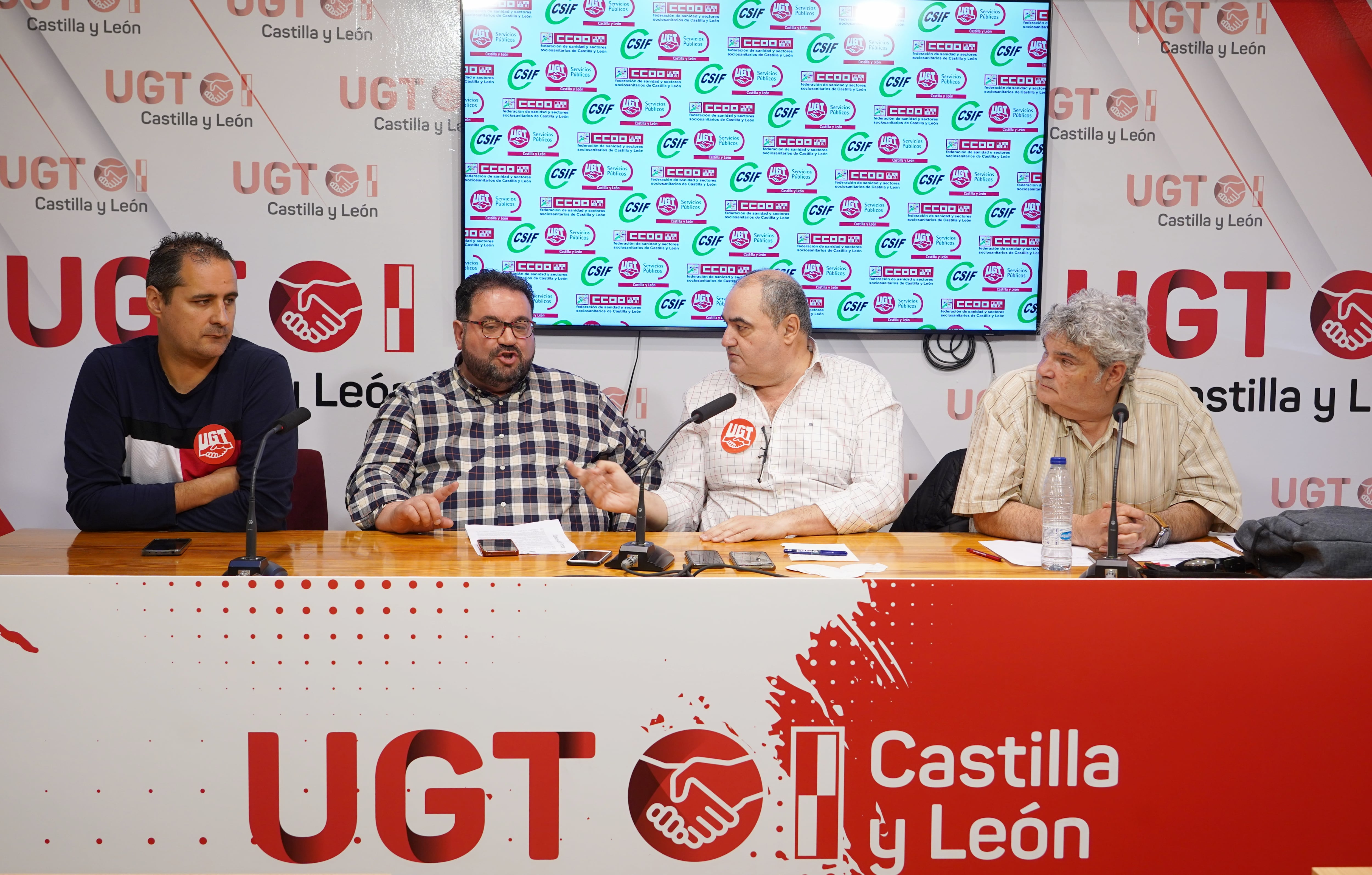 UGT, CSIF y CCOO con la intervenci�n del secretario general de UGT Servicios P�blicos de Castilla y Le�n, Tom�s P�rez Urue�a; el delegado del sector de CSIF, Valerio Mart�nez S�nchez, y el secretario de Acci�n Sindical FSC-CCOO CyL, Francisco Gonz�lez Rojas.