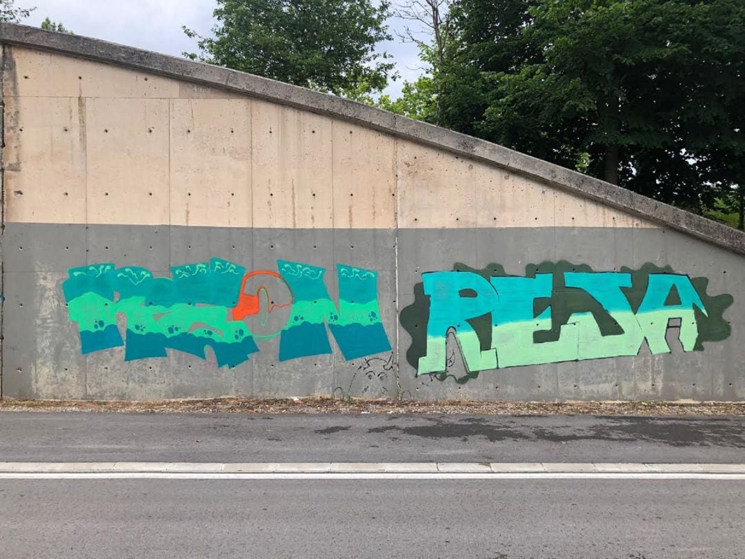 Pintada en el túnel peatonal