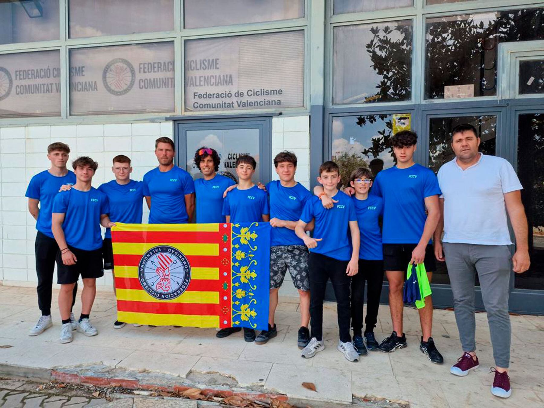 Componentes de la selección valenciana, con Vicente García, en su estancia en Francia