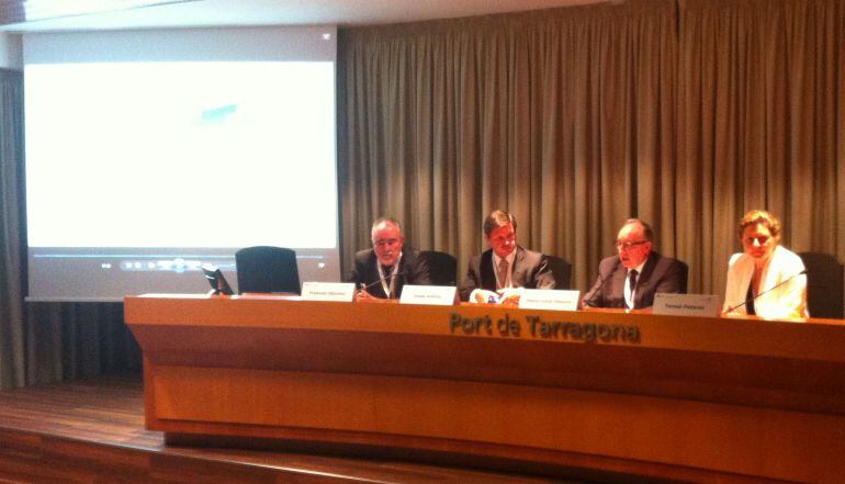 El Port i l'AEQT reclamen l'ample de via europea